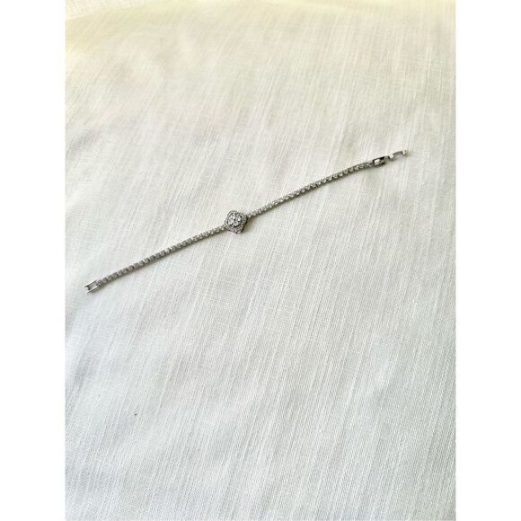 Cubic zirconia diamond color flower tennis bracelet - Picture 3 of 5